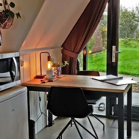 Hotelhuisje #f Warmenhuizen