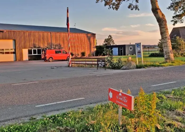 Hotelhuisje #f Warmenhuizen