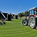 Hotelhuisje #f Warmenhuizen